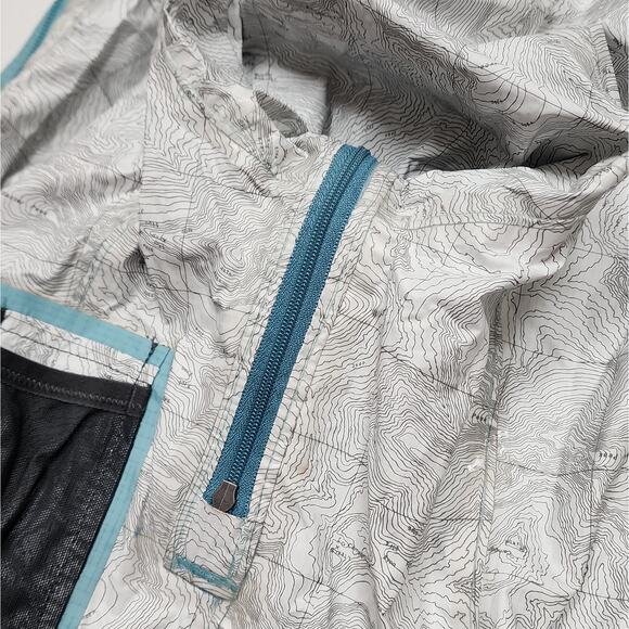 L.L. Bean Women's Rain Jacket - Picture 11 of 15